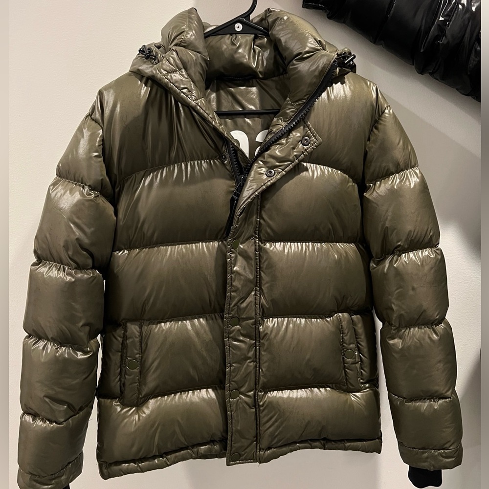 Aritzia Super Puff, Glossy Army Green, Size XS